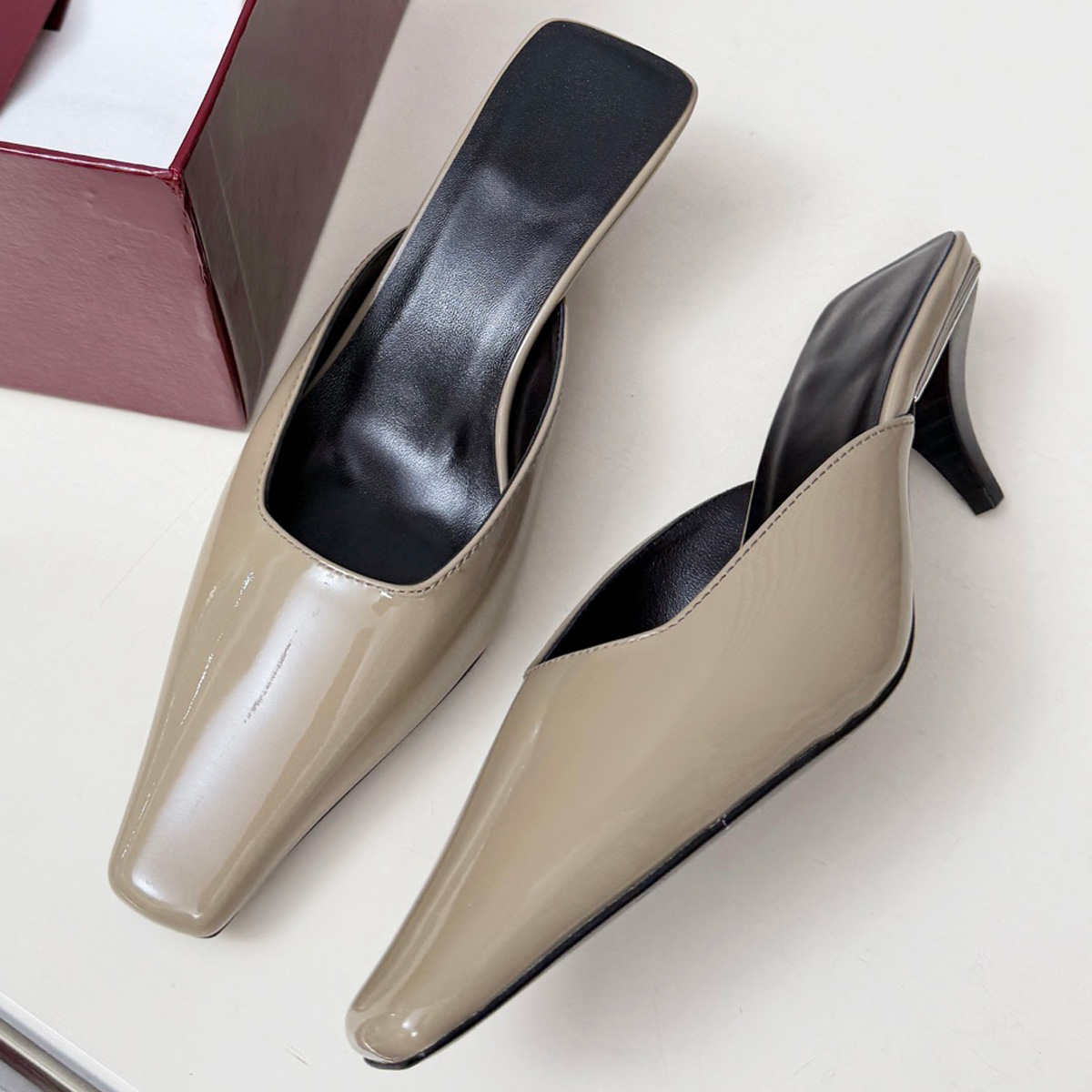 Sewing V - 2026 Women's Soft Patent Leather V-Cut