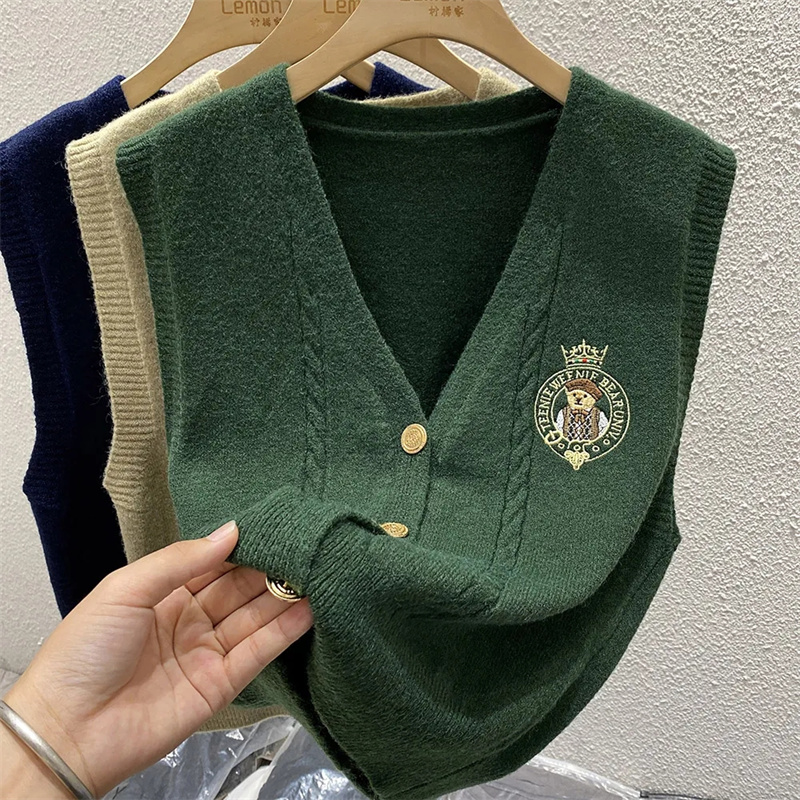 New Embroidered Bear Knitted L – Sewing Vest Bewertung und Preis